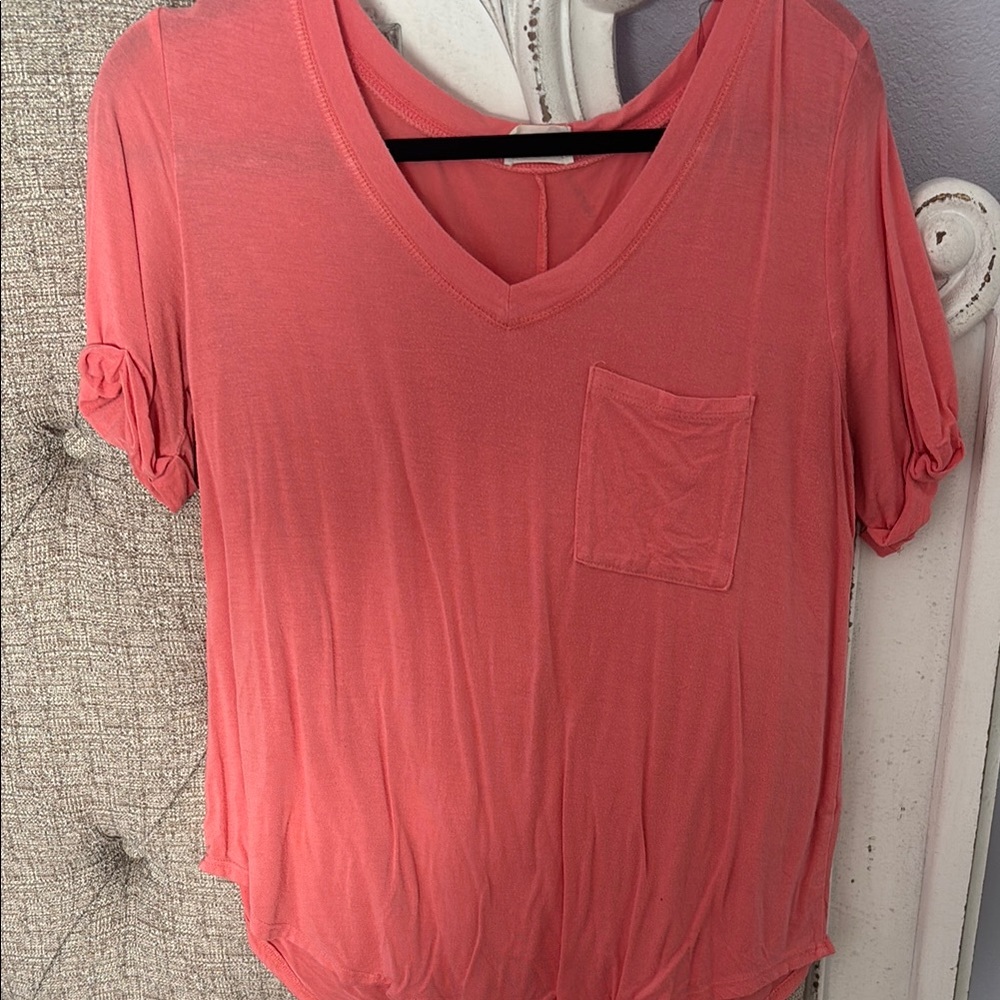 Women's V-Neck Pocket Tee in Coral